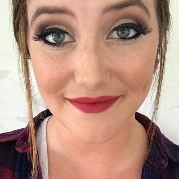 Profile Picture of Danielle Philips (@daniellephilips) on Poshmark