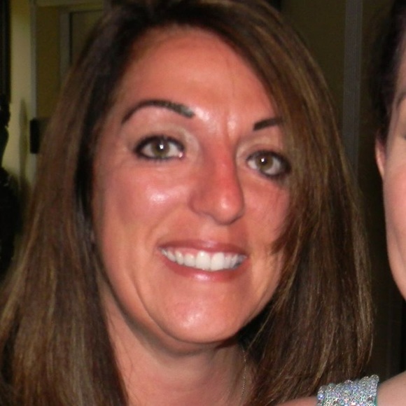 Profile Picture of Vickie Cassin (@vickiesvalues) on Poshmark