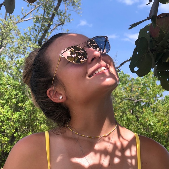 Profile Picture of Helen Gutierrez (@hello_helenxo) on Poshmark
