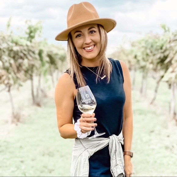 Profile Picture of Kelsey Marier (@kelseymarier31) on Poshmark