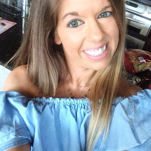 Profile Picture of Kimberly Zheng (@xplurprincess) on Poshmark