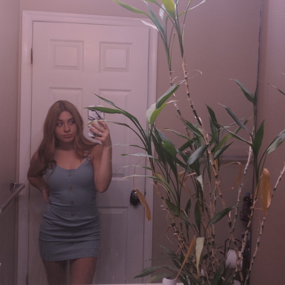 Profile Picture of Nicole Dalesandro (@nicolebrookee) on Poshmark