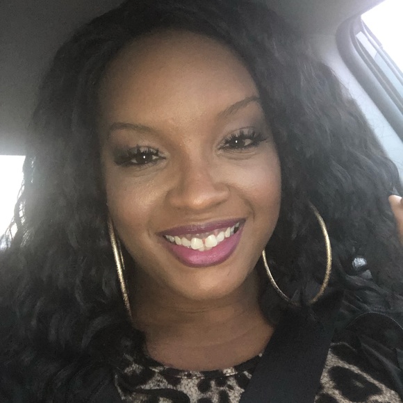 Sonja Brooks - Poshmark Profile Picture of Sonja Brooks (@stylesbysonjab) on Poshmark