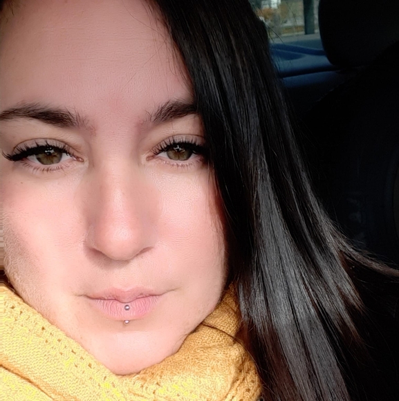 Profile Picture of Melissa Moynan (@bobbijomoynan) on Poshmark