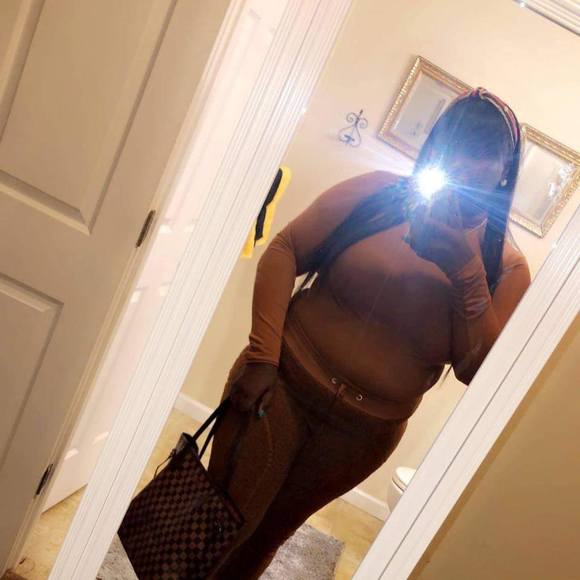 Profile Picture of Dayneesha Warren (@dwarren2013) on Poshmark