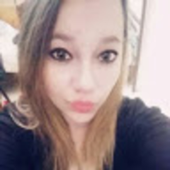 Profile Picture of Tiffany Batz (@cmk241223) on Poshmark