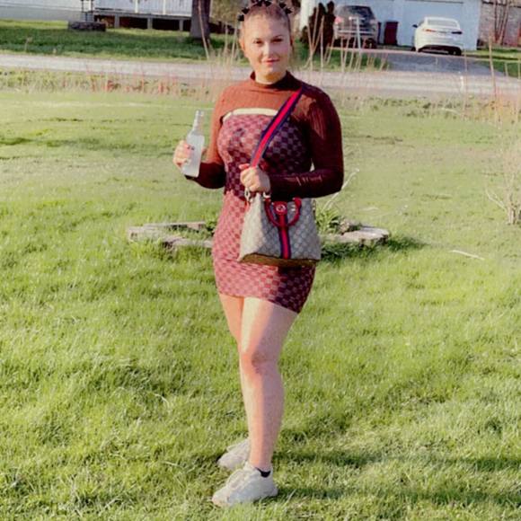 Profile Picture of Ariane Daigle (@lol63126) on Poshmark