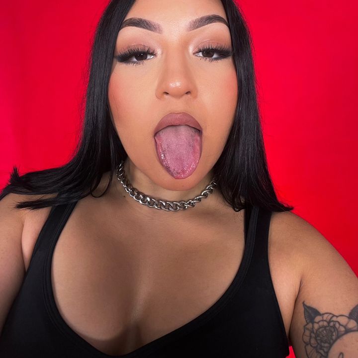 Profile Picture of Veronica (@sweetgirlsolstice) on Tiktok