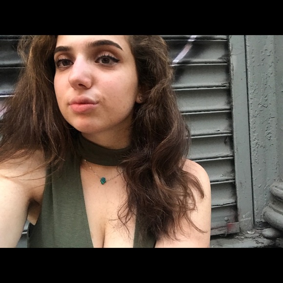 Profile Picture of Nicole Dovman (@nicoleeeeex3) on Poshmark