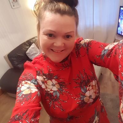 Profile Picture of Lisa Jarrett (@LadyWindsor) on Twitter