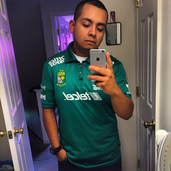 Profile Picture of Juan Serrano (@serranojuan96) on Poshmark