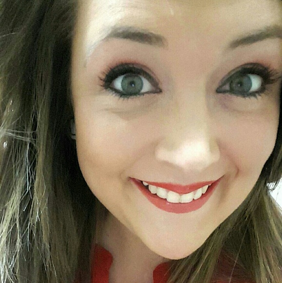 Profile Picture of Ashley Munnerlyn (@amunnerlyn23) on Poshmark