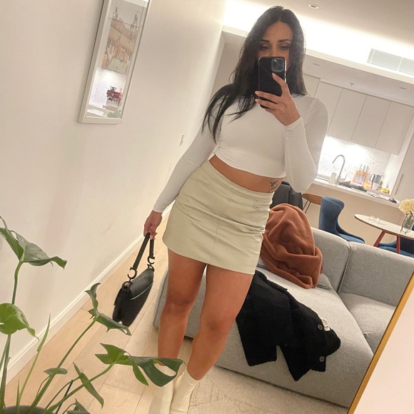 Profile Picture of Nasim Pourabedin (@nasimpourabedin) on Poshmark