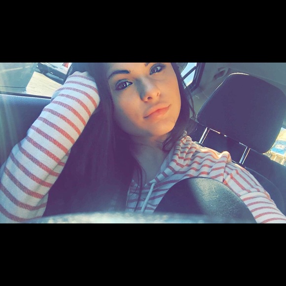 Profile Picture of Shelby Arcouette (@shelbymae_3) on Poshmark