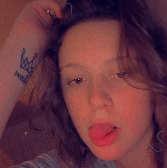 Profile Picture of Kara Singleton (@karasingleto250) on Poshmark