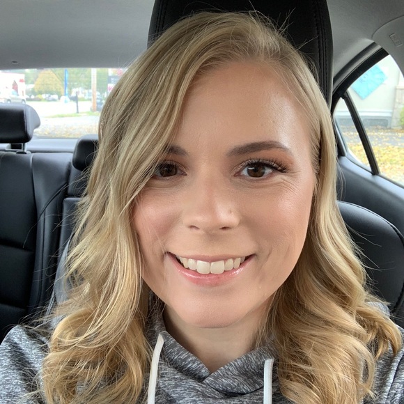 Profile Picture of Staci Graffius (@stacert88) on Poshmark