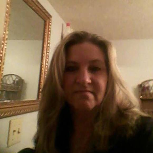 Profile Picture of Cheryl Lowe (@cheryllowe) on Poshmark