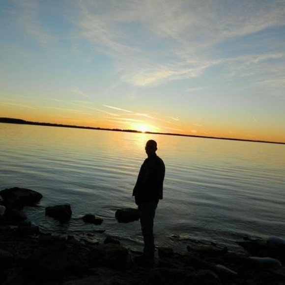 Profile Picture of James Huggins (@jhuggsiii) on Poshmark