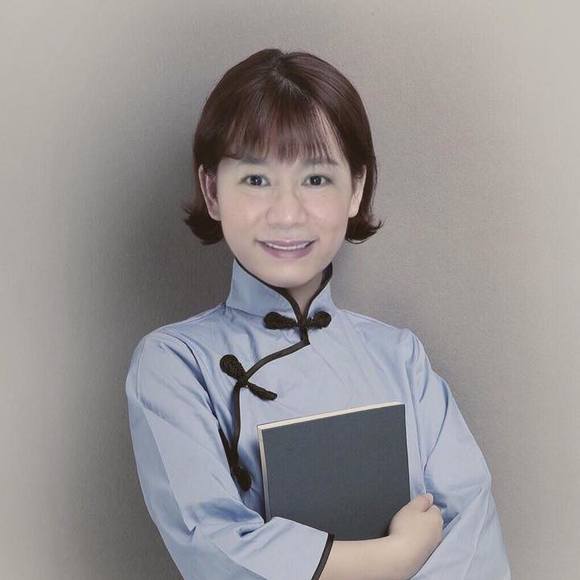 Profile Picture of Rose Chau (@rosechau) on Poshmark