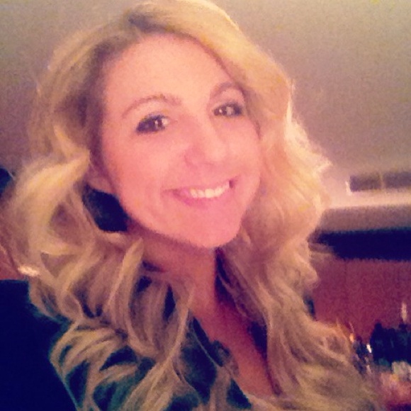 Profile Picture of Kari Makebakken (@karilynn) on Poshmark