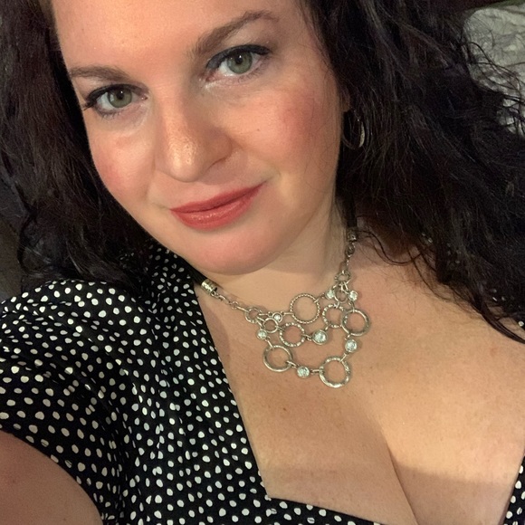 Profile Picture of Heather Browne (@bigbutterfly19) on Poshmark