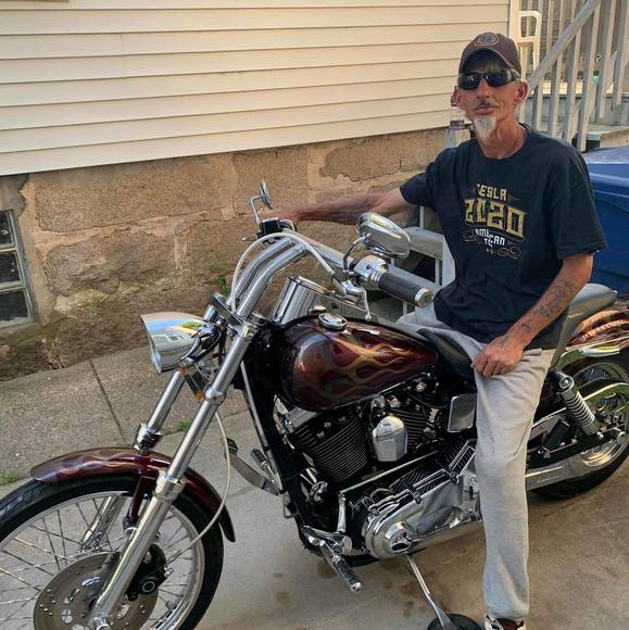 Profile Picture of David Hinchliffe (@davidhinchliffe) on Poshmark