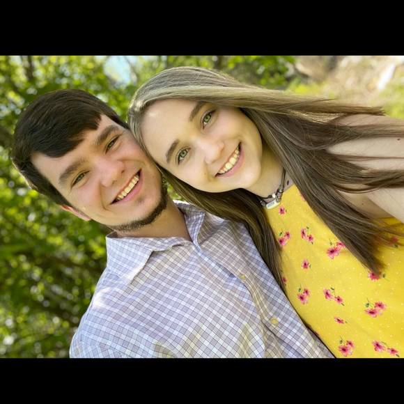 Profile Picture of Britney Evett (@britneyevett) on Poshmark