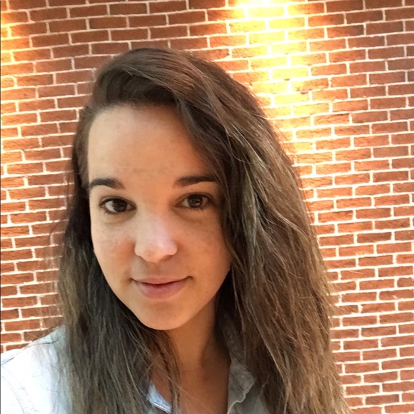 Profile Picture of Adenette Miralles (@adeyleo) on Poshmark