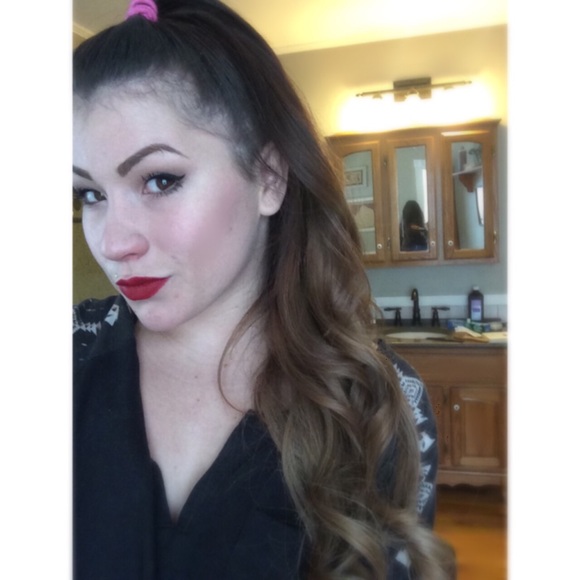 Profile Picture of Chelsea Saviski (@chelseasaviski) on Poshmark