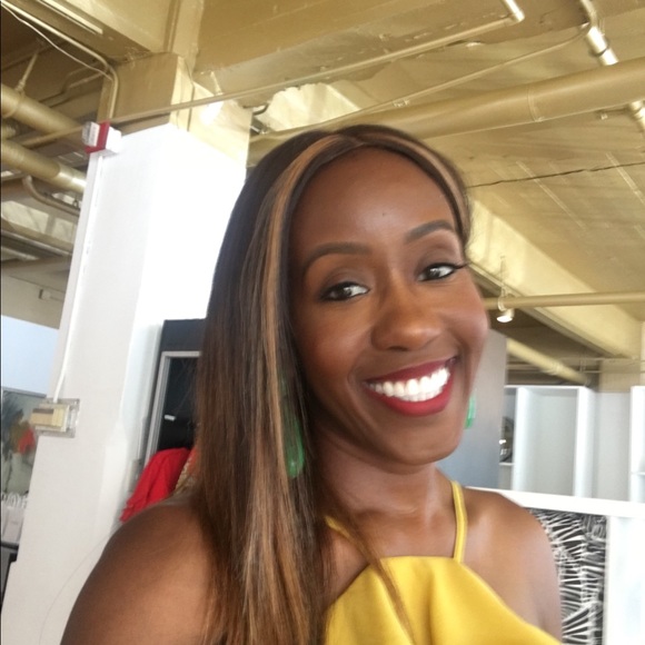 Profile Picture of Rhea Daniels (@papierdoll) on Poshmark