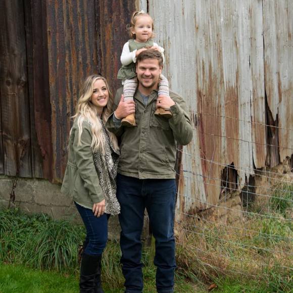 Profile Picture of Lauren Fassinger (@laurennlh) on Poshmark