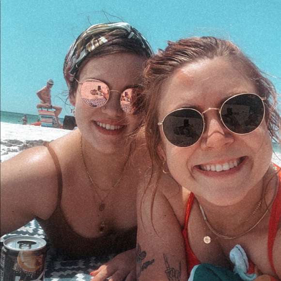 Profile Picture of Chloe & cady Jameson (@chloeandcady) on Poshmark