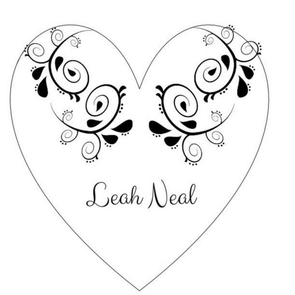 Profile Picture of Leah Neal (@oofbluboot) on Poshmark