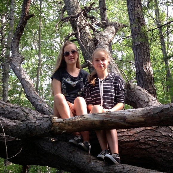 Profile Picture of Renee Hickey (@reneehickey) on Poshmark