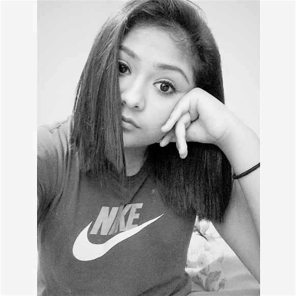 Profile Picture of Yazmin Castillo (@yaaaazmin) on Poshmark