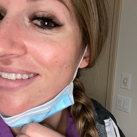 Profile Picture of Talia Putrino (@talia_putrino) on Poshmark