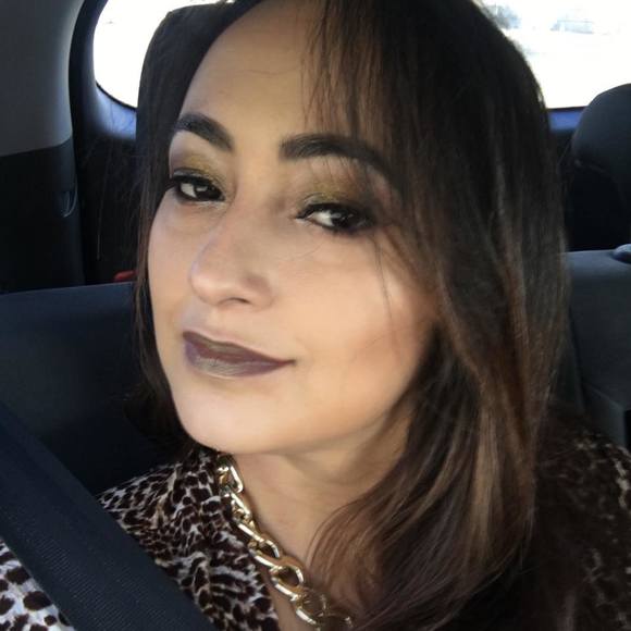 Profile Picture of Roberta Tweten (@robertatweten) on Poshmark