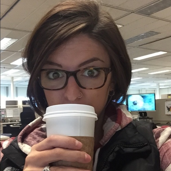 Profile Picture of Kat Ledin (@katledin) on Poshmark