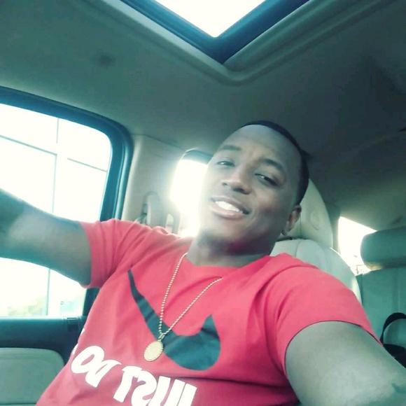 Profile Picture of Aaron Mcknight (@aaronmcknight39) on Poshmark