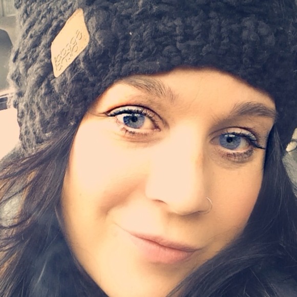 Profile Picture of Laurie Gaudet (@lg207) on Poshmark