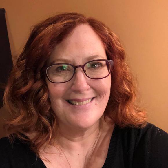 Profile Picture of Holly Aumick (@harnbs) on Poshmark