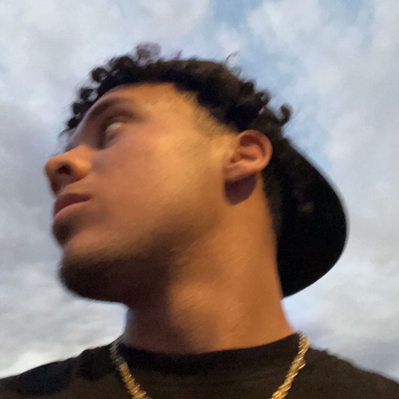 Profile Picture of Alex omar Londono (@alexomarlondono) on Poshmark