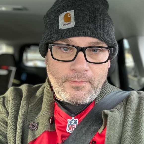 Profile Picture of Russell Gilchrest (@jearlpam) on Poshmark