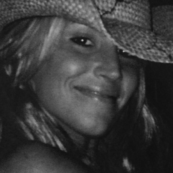 Profile Picture of Amy Caplinger (@jeeperz) on Poshmark