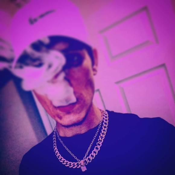 Profile Picture of Aaron Eddins (@xoasvp) on Poshmark