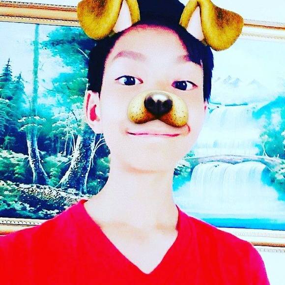 Profile Picture of Alex Truong (@4lex3000) on Poshmark