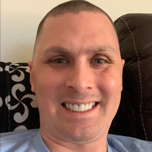 Profile Picture of Daniel Lemley (@daniellemley) on Poshmark