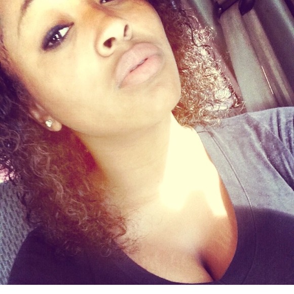Profile Picture of Hailey Freeman (@dearhailey) on Poshmark