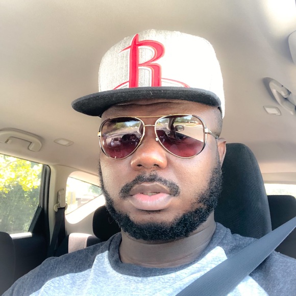 Profile Picture of Henoc Yassa (@henocyassa) on Poshmark