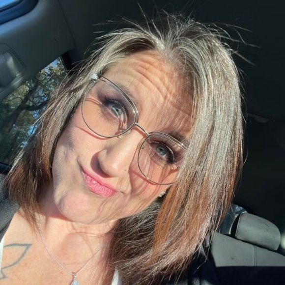 Profile Picture of Trista Bittick (@tristasavercool) on Poshmark